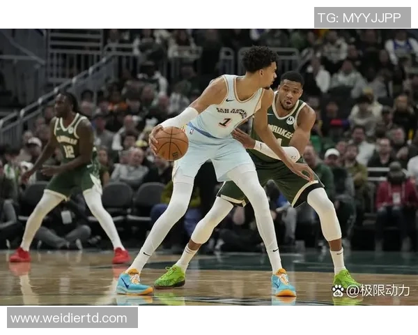 雄鹿与活塞激战12月18日NBA赛场精彩对决值得期待 雄鹿与活塞激战12月18日NBA赛场精彩对决值得期待