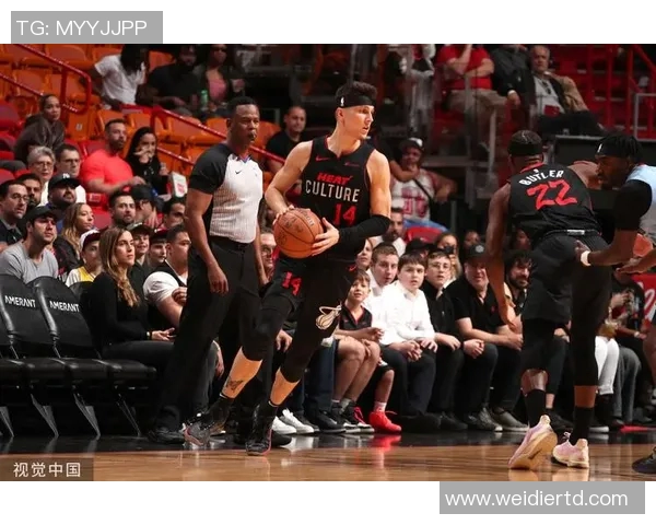 雷霆对决灰熊精彩回顾球迷热议赛场表现与战术分析