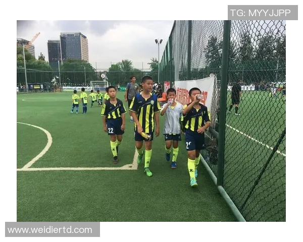 光州队与尚州尚武队的激烈对决展现足球魅力与团队精神的巅峰对抗 光州队与尚州尚武队的激烈对决展现足球魅力与团队精神的巅峰对抗